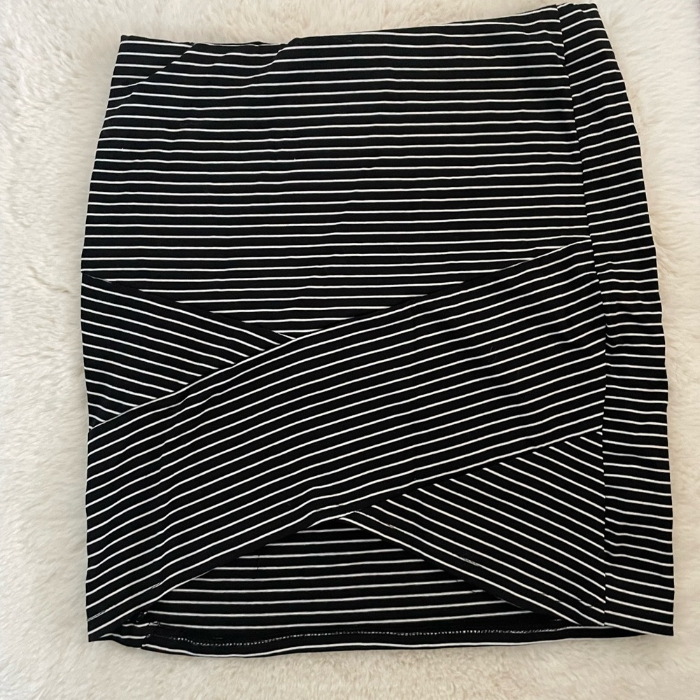 Criss Cross Mini Skirt B&W